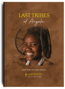 Last tribes of Angola, libro de Aníbal Bueno y Joan Riera