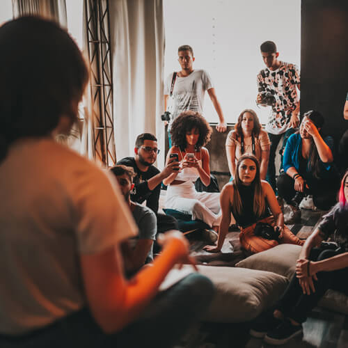 Acceso a una ponencia, charla, o taller para escritores